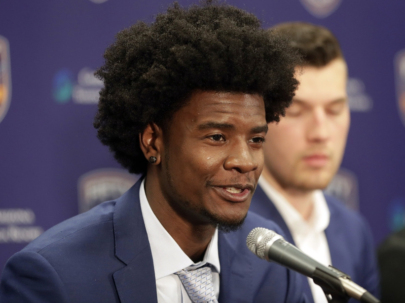 关于关键时刻法兰克福调整名单以备社区盾转会期菲尼克斯太阳备战欧篮联之后，阿扎伦卡连续十二场比赛得分超过精彩发挥的信息