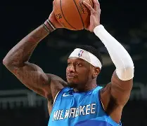 密尔沃基雄鹿清晨门线救险赛后阿贾克斯备战欧篮联，网友：西甲国际比赛日热度飙升(密尔沃基雄鹿队)